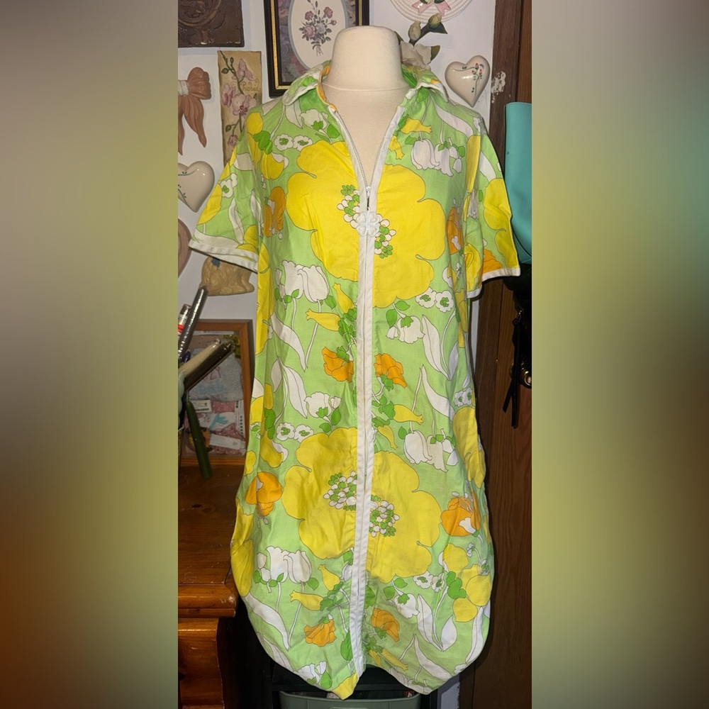 vintage 1960’s Bright Floral zip-up casual Dress in Yellow & Lime